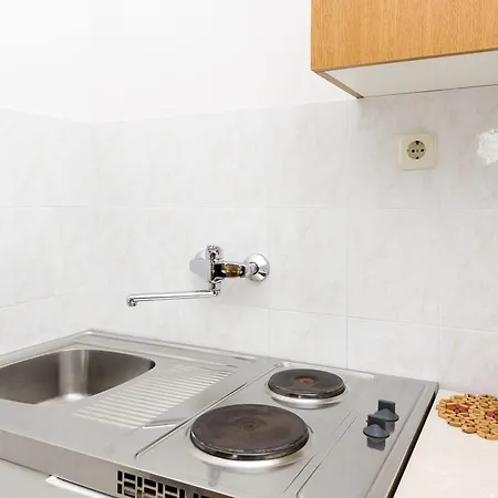Popovic Apartment Ropa